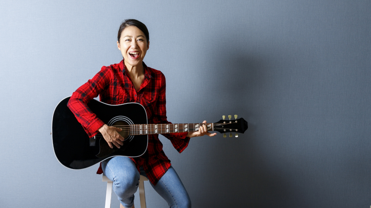 アコースティックギターの弾き語りがカッコイイ日本人アーティストまとめ！福山雅治・植村花菜など