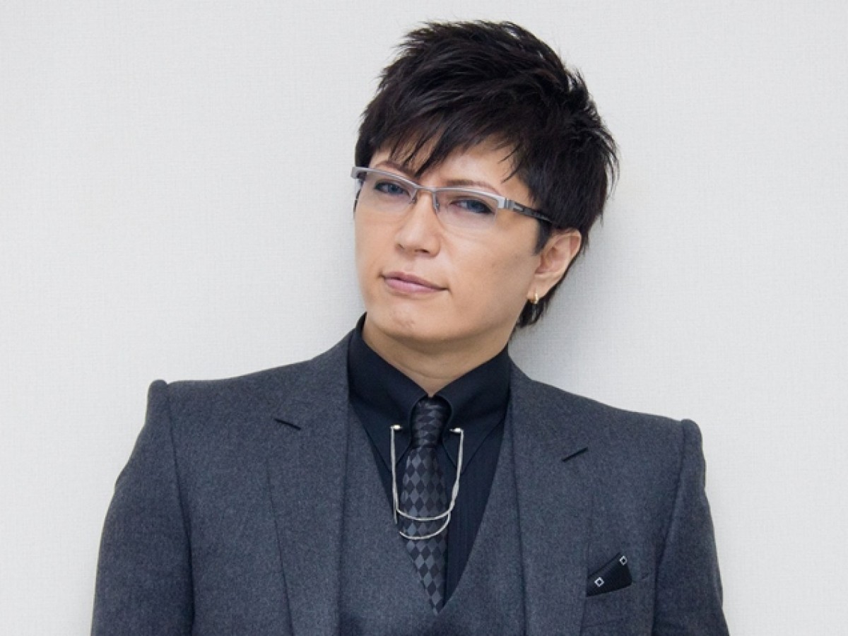 【GACKT】卒業式にサプライズ登場した芸能人が豪華すぎると話題に！【川嶋あい】