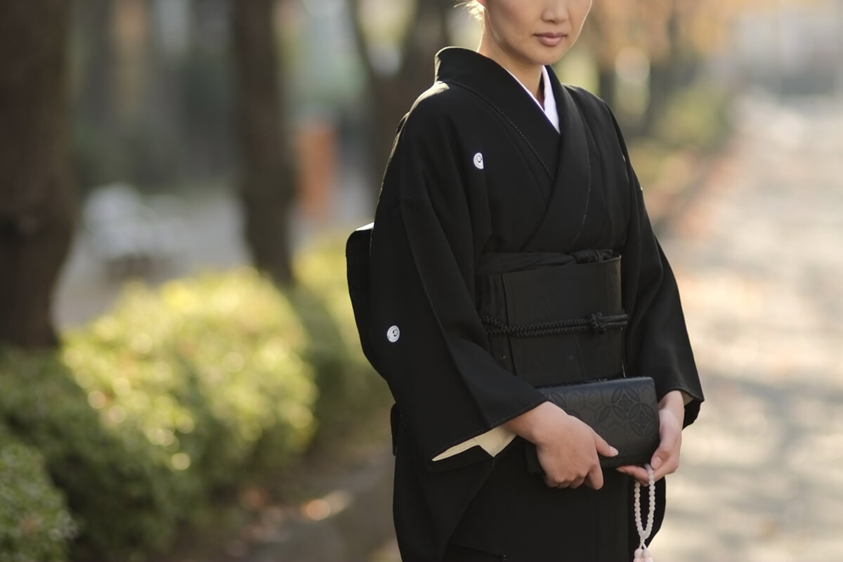 【和服の女】恐怖の都市伝説まとめ！背筋が凍る怖い話が満載【田舎の神社】