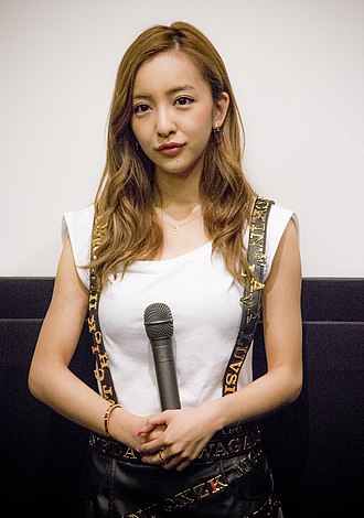 板野友美