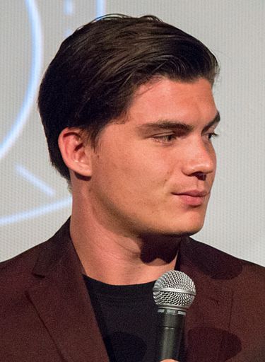 ゼイン・ホルツ / Zane Holtz