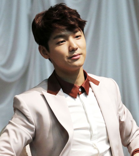 カン・ミンヒョク