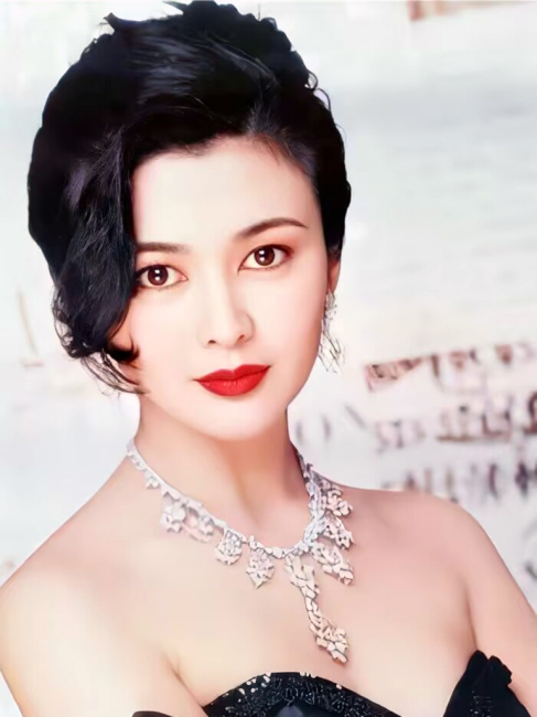 ロザムンド・クワン / Rosamund Kwan