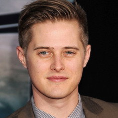 ルーカス・グラビール / Lucas Grabeel