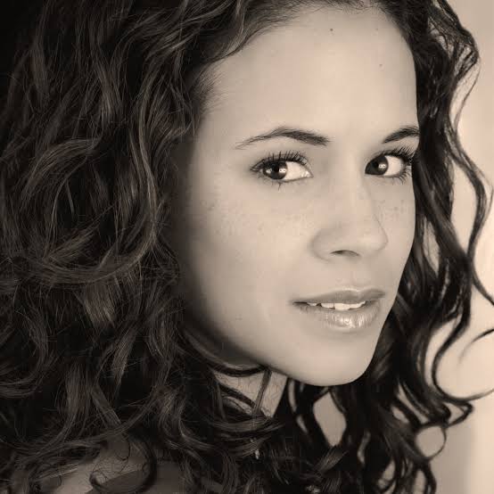 チャリーズ・カストロ・スミス / Charise Castro Smith