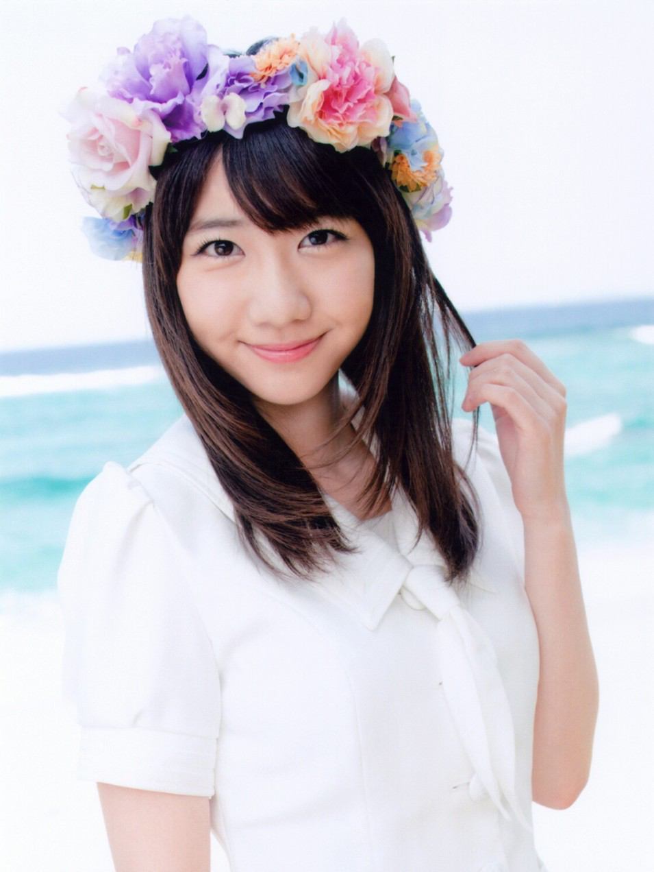 【柏木由紀】AKB48の2019年グラビア画像まとめ 人妻風やJKなど守備範囲が凄い!【岡田奈々】