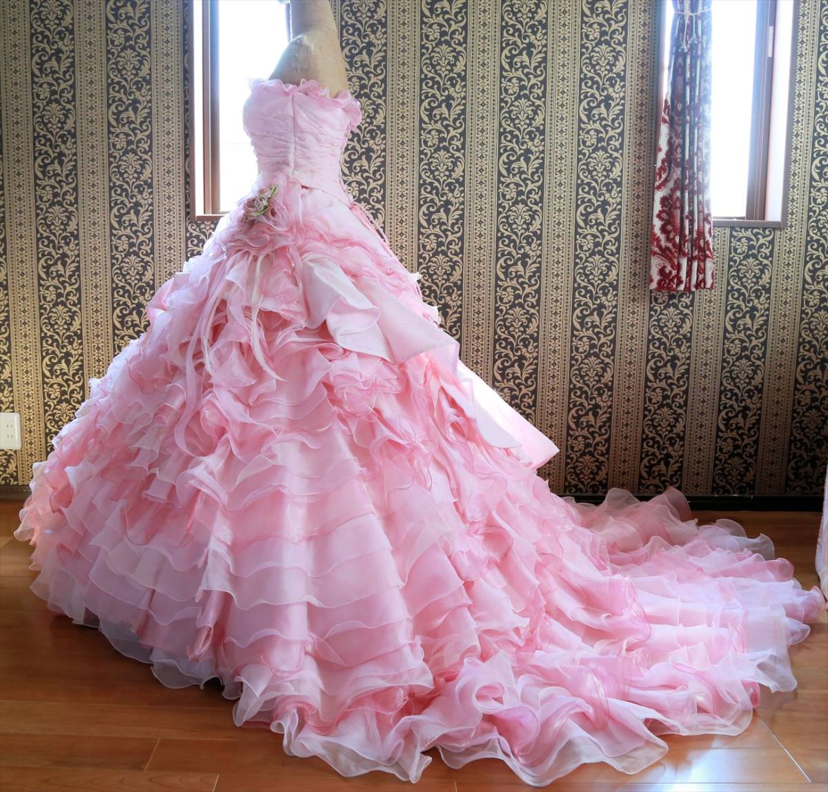 香里奈プロデュースのウエディングドレス「サンクタ・カリナ」の画像まとめ