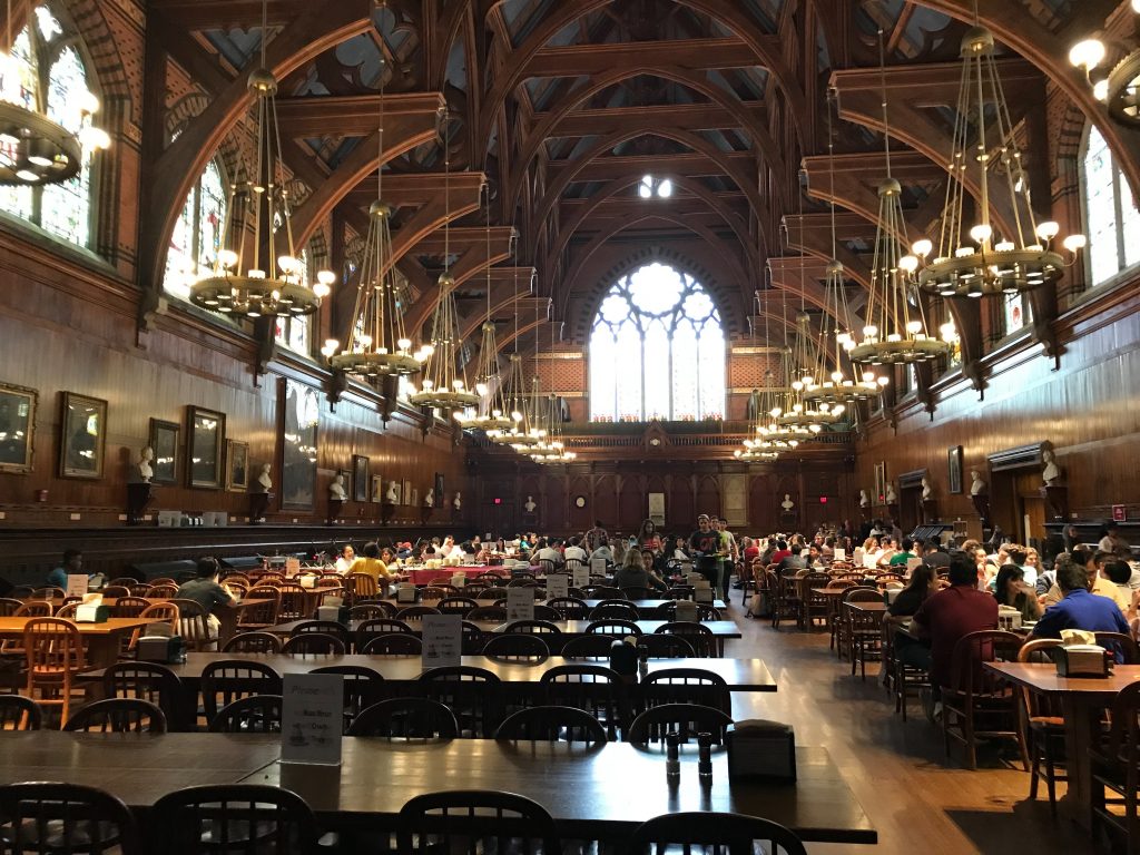 【ハーバード大学】ハリー・ポッターシリーズの世界に激似の大食堂がある大学まとめ【ケンブリッジ大学】