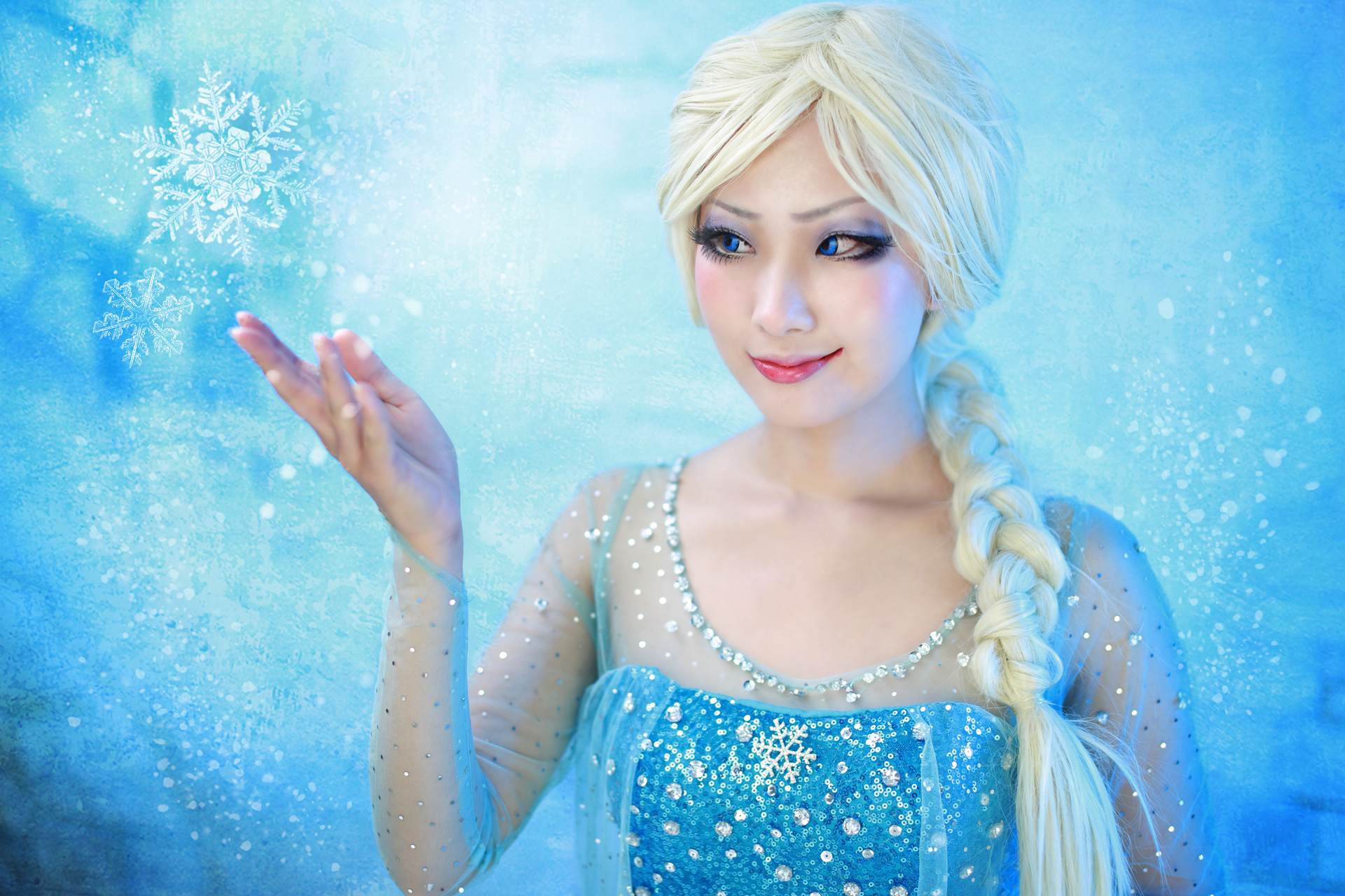 【アナと雪の女王】エルサのコスプレが大人気！ディズニープリンセスの衣装でハロウィンを楽しもう！